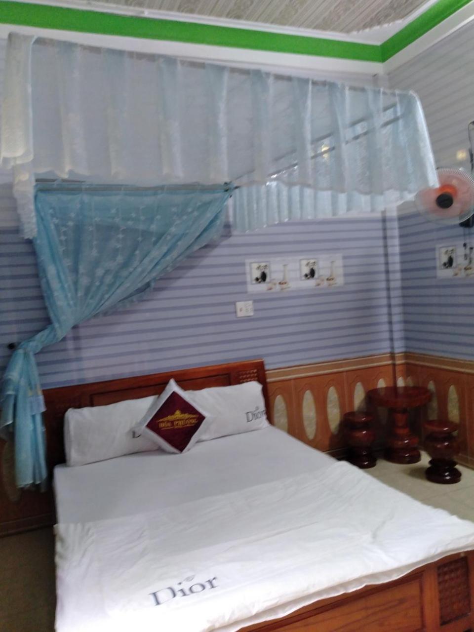 Hoa Phuong Guesthouse Dong Ha Exteriör bild