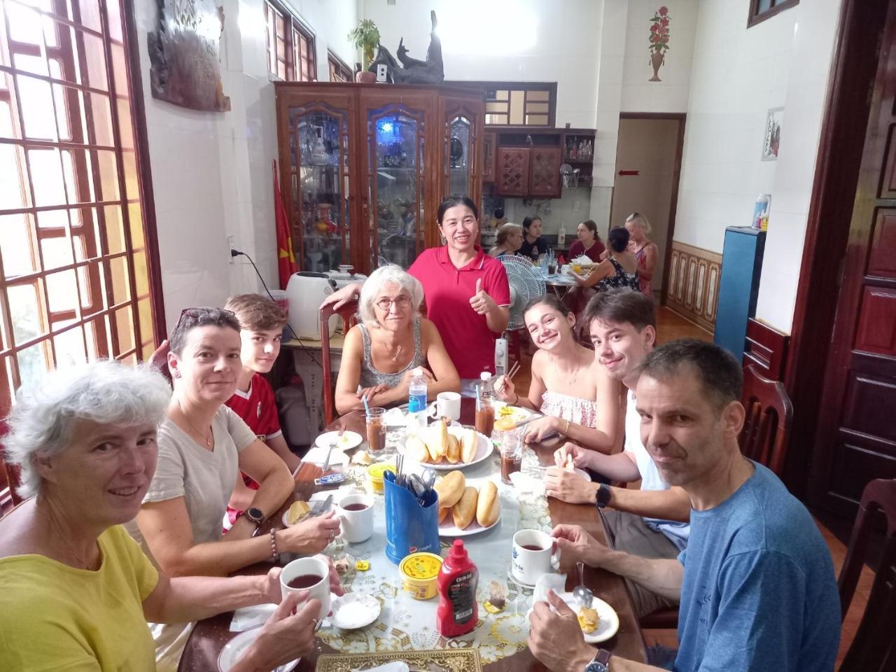 Hoa Phuong Guesthouse Dong Ha Exteriör bild