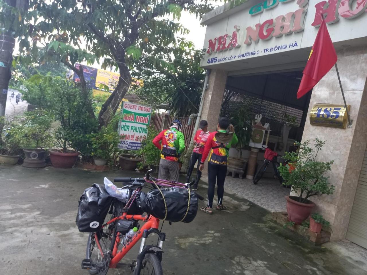 Hoa Phuong Guesthouse Dong Ha Exteriör bild