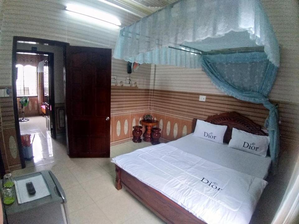 Hoa Phuong Guesthouse Dong Ha Exteriör bild